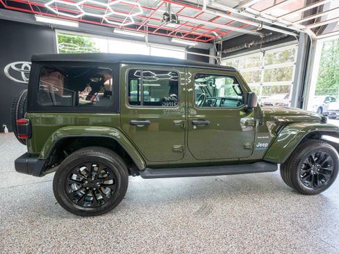 Used 2023 Jeep Wrangler Unlimited Sahara w/ Cold Weather Group AWD/4WD image 4