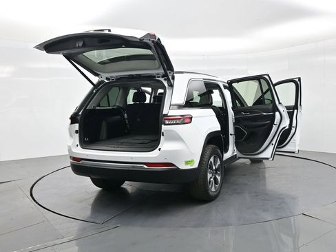 Used 2022 Jeep Grand Cherokee Limited 4xe w/ Luxury Tech Group II image 36