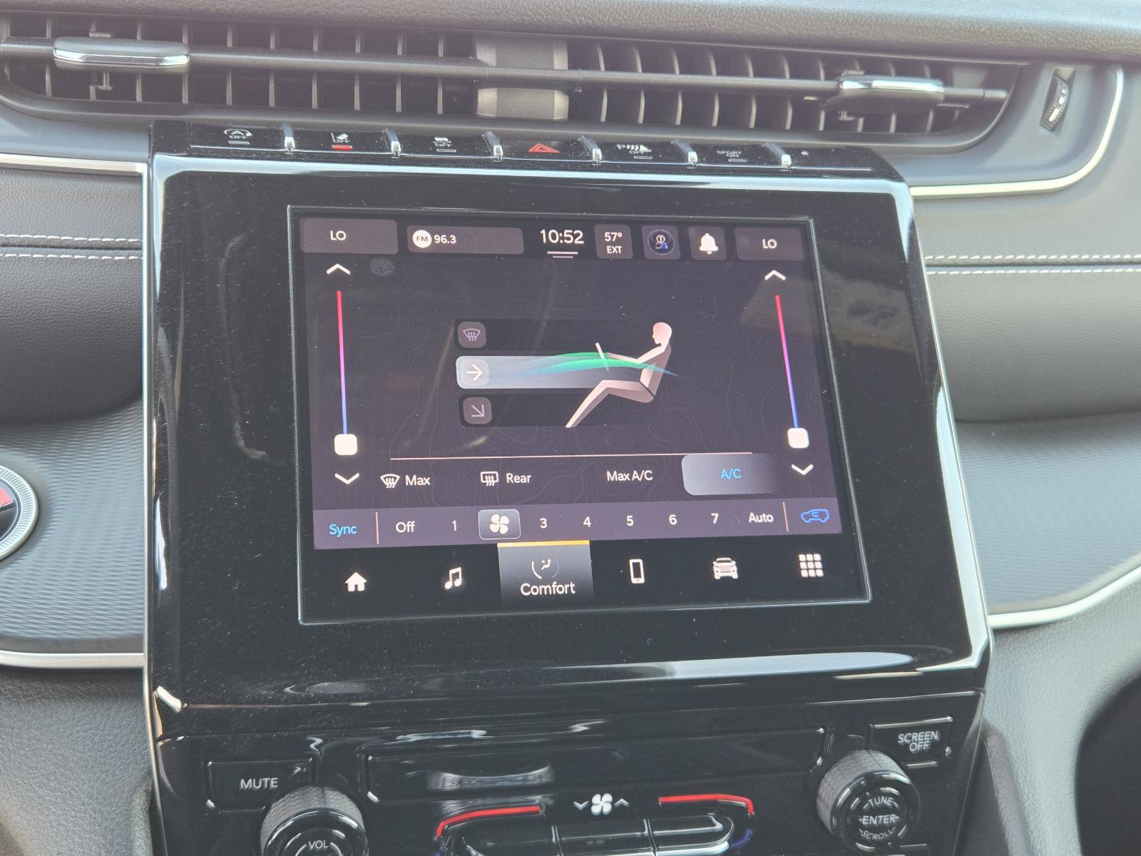 Certified 2025 Jeep Grand Cherokee Laredo X RWD image 10