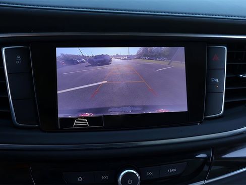 Used 2020 Buick Enclave Essence image 25