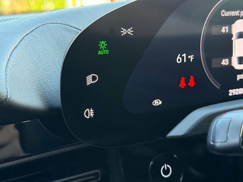 Used 2020 Porsche Taycan Turbo S image 33