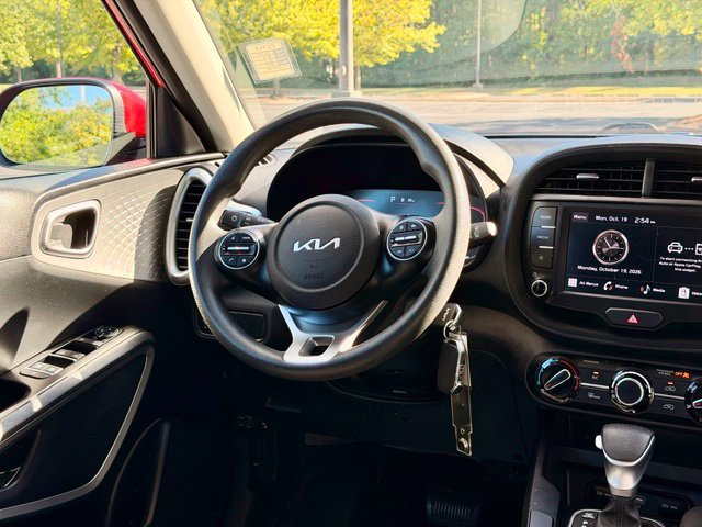 Used 2025 Kia Soul LX FWD image 19