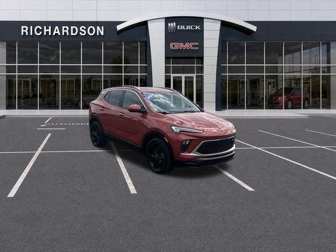 Used 2024 Buick Encore GX Sport Touring FWD image 7