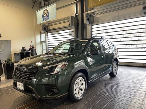 Used 2023 Subaru Forester image 2