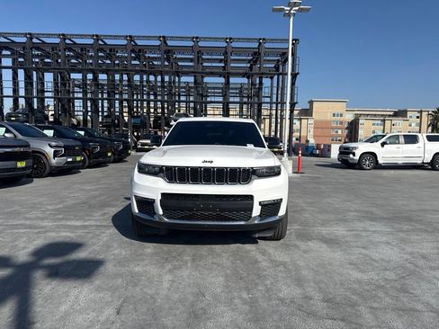 Used 2021 Jeep Grand Cherokee L Limited AWD/4WD image 2