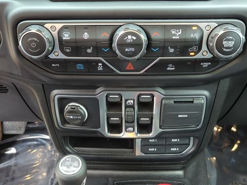 Used 2023 Jeep Wrangler Unlimited Sahara w/ Cold Weather Group AWD/4WD image 18