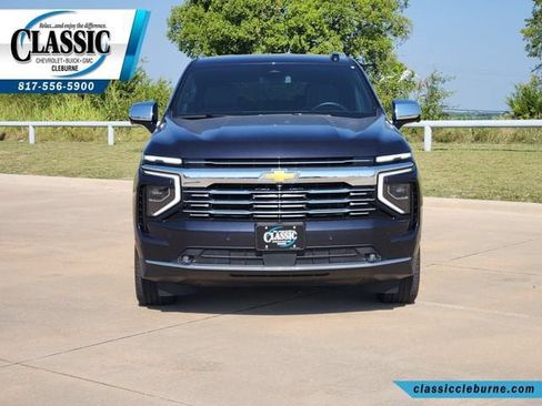 Used 2025 Chevrolet Suburban Premier RWD image 5