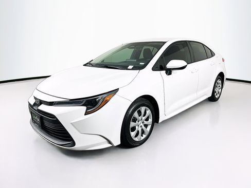 Used 2024 Toyota Corolla LE image 3