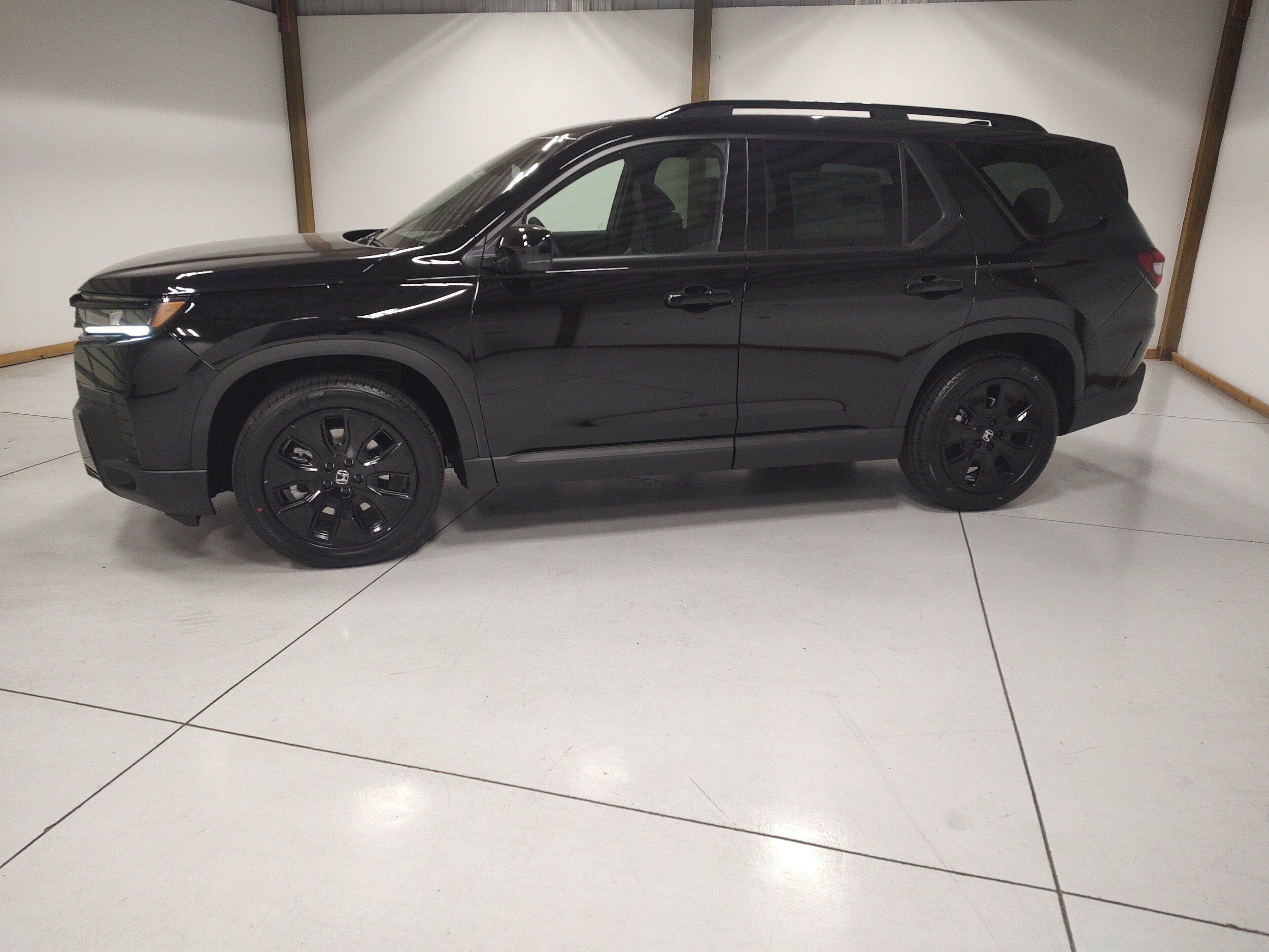 New 2026 Honda Pilot Black Edition image 4