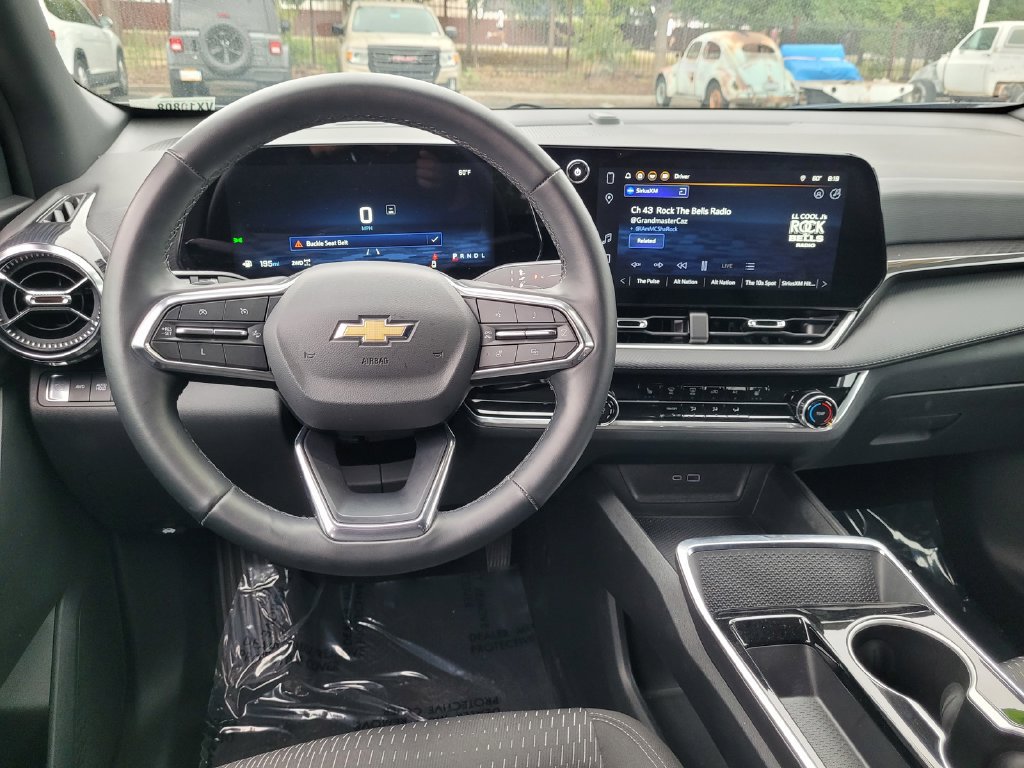 Used 2025 Chevrolet Equinox LT AWD/4WD image 19