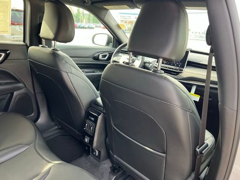 New 2026 Jeep Compass Latitude AWD/4WD image 12