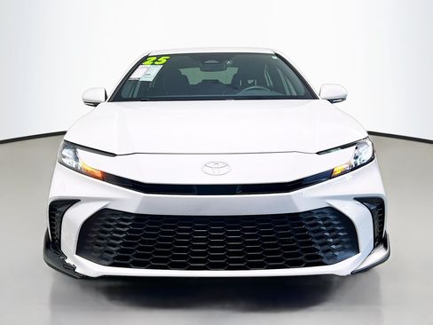 Used 2025 Toyota Camry SE FWD image 11