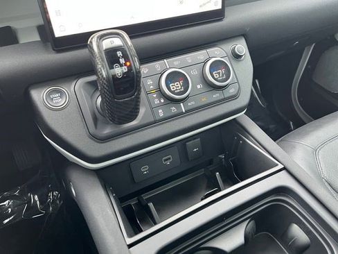 Used 2023 Land Rover Defender 130 SE AWD/4WD image 29