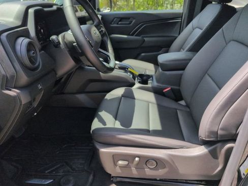 Used 2025 Chevrolet Colorado Trail Boss AWD/4WD image 21