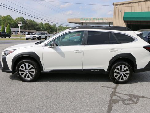 Used 2025 Subaru Outback Premium AWD/4WD image 2