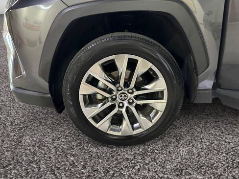 Used 2021 Toyota RAV4 XLE Premium image 18