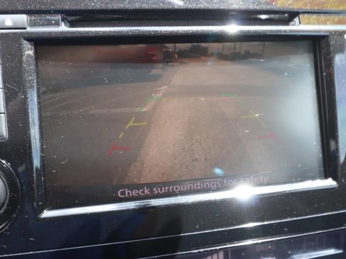 Used 2018 Nissan Rogue SV FWD image 4
