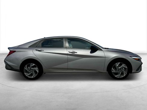 New 2025 Hyundai Elantra SEL image 9