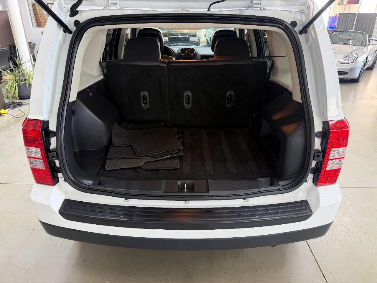 Used 2015 Jeep Patriot High Altitude AWD/4WD image 10