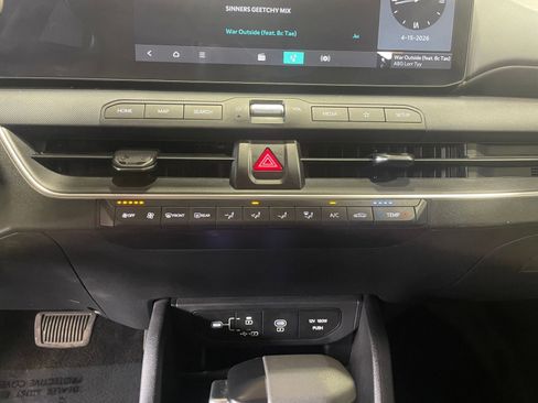 Used 2025 Kia K4 LXS image 17