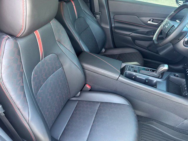 Used 2026 Nissan Sentra SR w/ SR Premium Package FWD image 16
