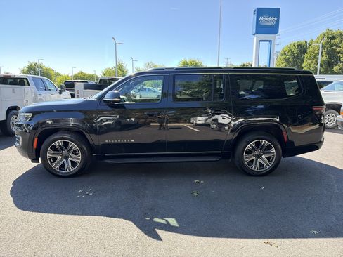 Used 2024 Jeep Wagoneer L Series II w/ Flexible Seating Group AWD/4WD image 6