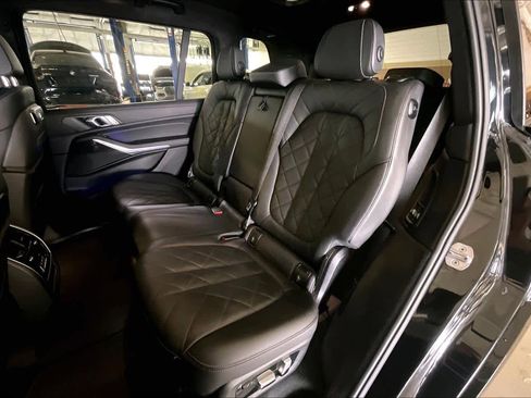 Used 2024 BMW X7 xDrive40i w/ M Sport Package image 18