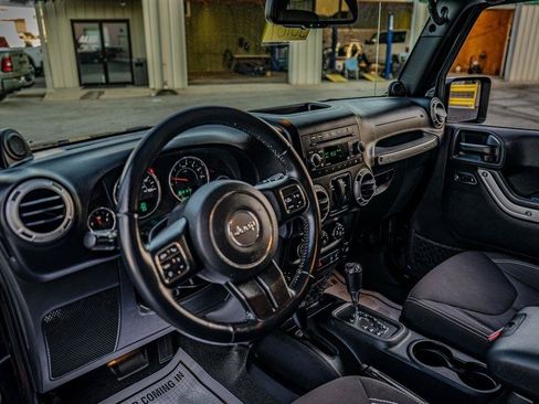 Used 2014 Jeep Wrangler Sahara w/ Connectivity Group AWD/4WD image 17