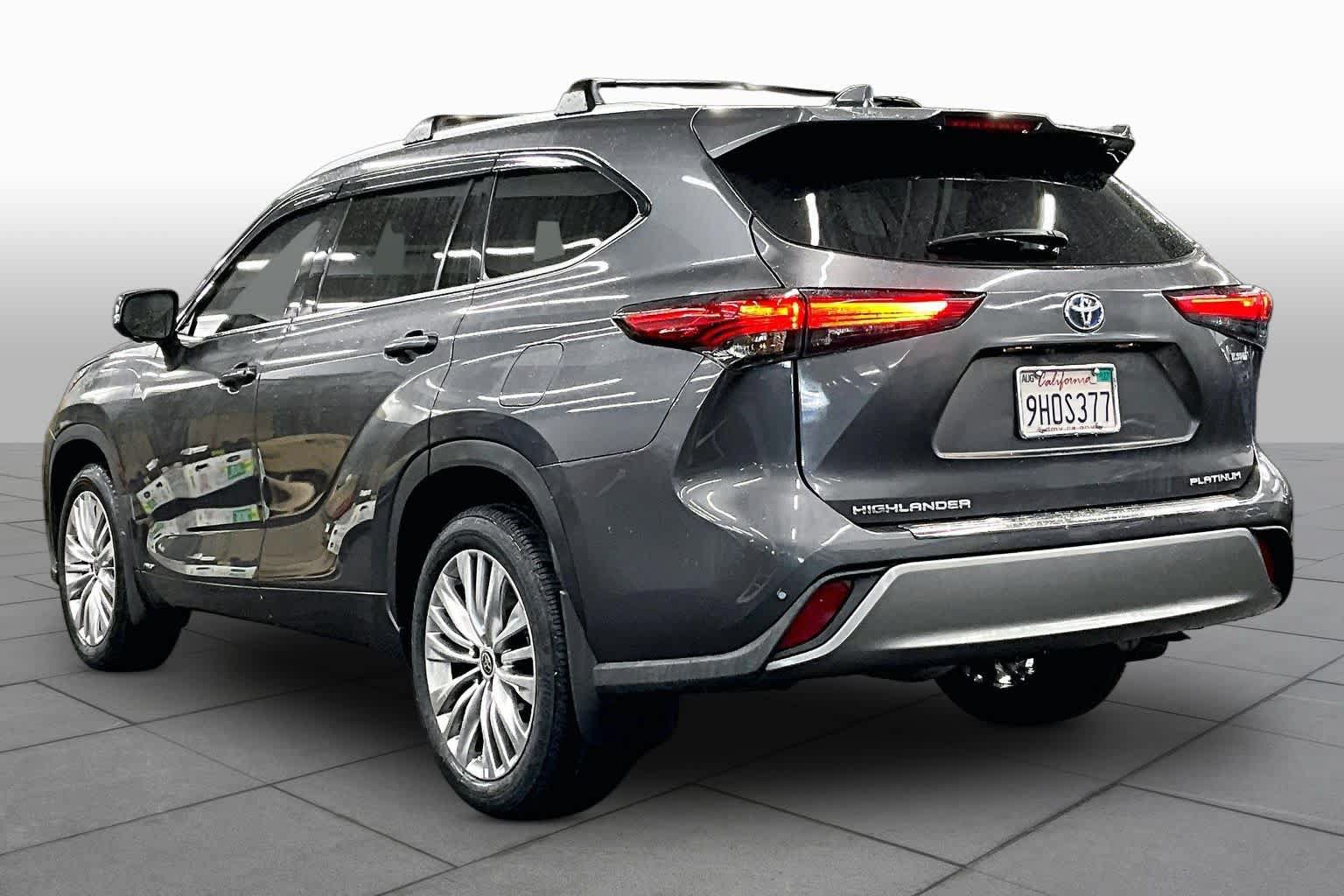 Used 2023 Toyota Highlander Platinum AWD/4WD image 11