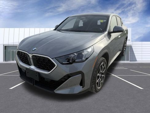 Used 2025 BMW X2 xDrive28i AWD/4WD image 6