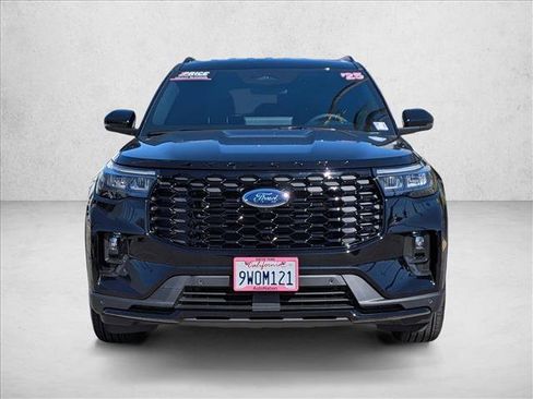 Used 2025 Ford Explorer ST-Line image 2