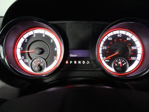 Used 2018 Dodge Grand Caravan SE FWD image 35