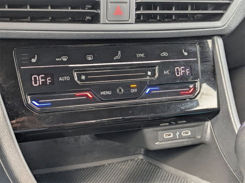 Used 2025 Volkswagen Jetta Sport image 23