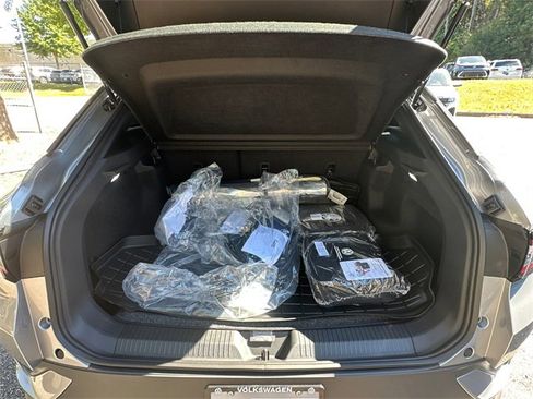 New 2025 Volkswagen ID.4 Pro image 18