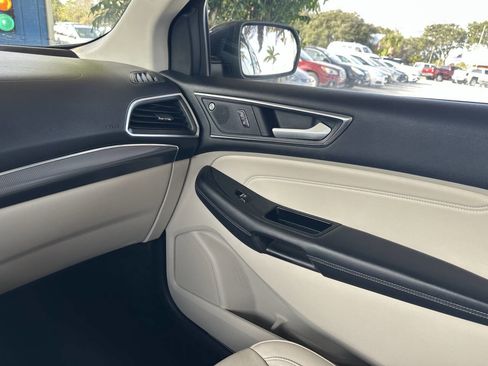 Used 2019 Ford Edge Titanium image 17