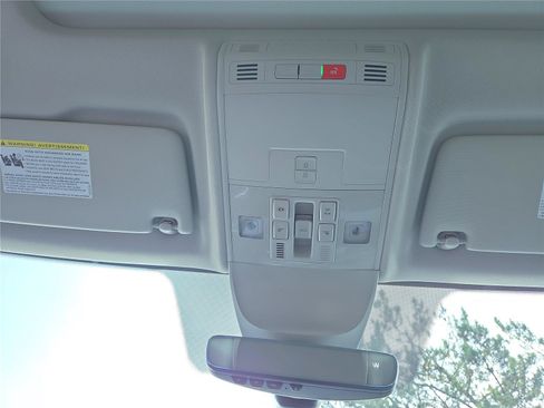 New 2026 Volkswagen Taos SE FWD image 24