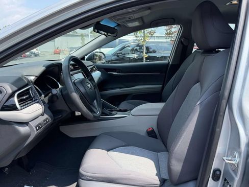 Used 2018 Toyota Camry LE FWD image 5