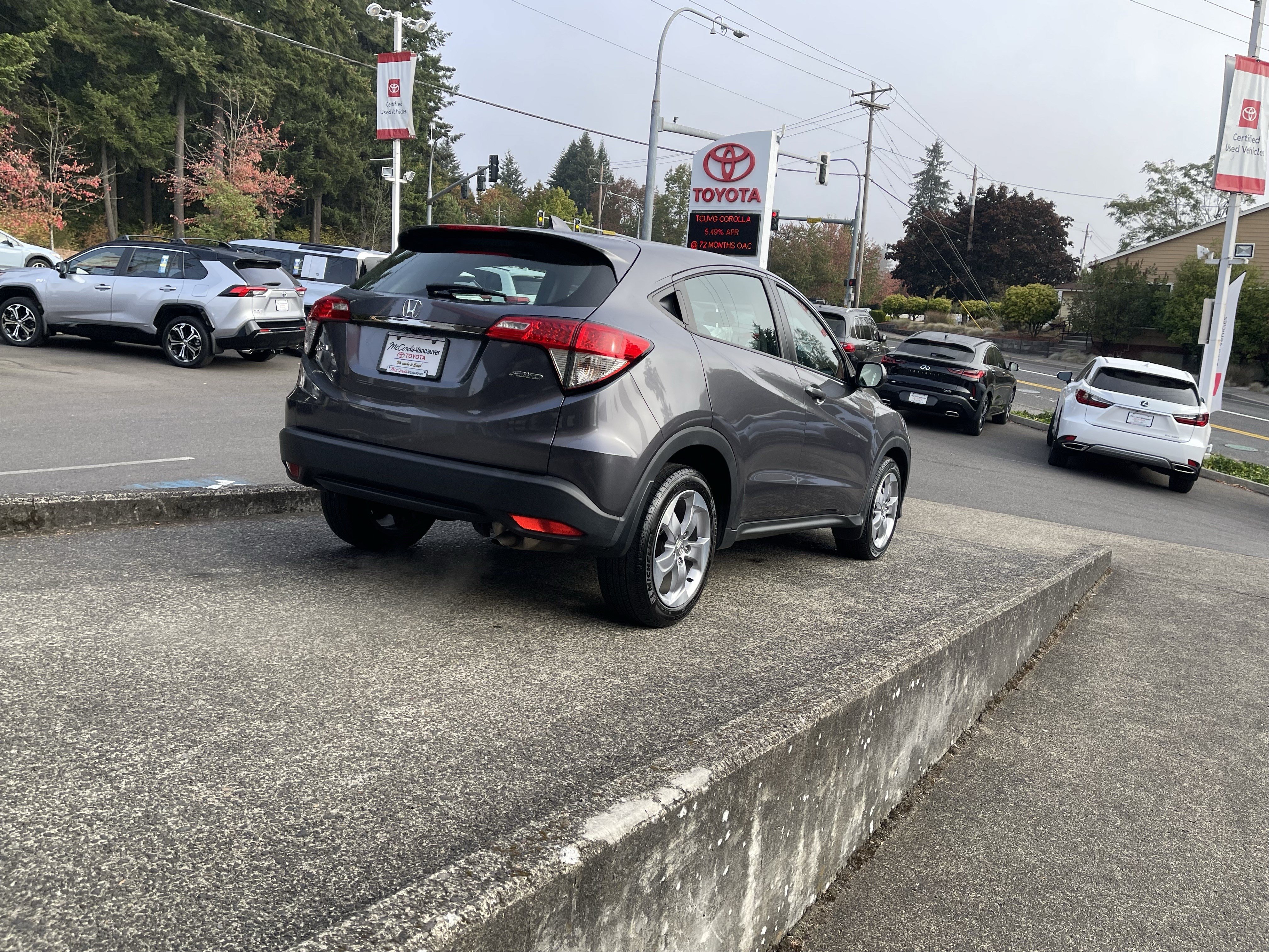 Used 2022 Honda HR-V LX image 8