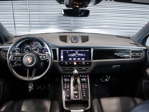 Certified 2024 Porsche Macan AWD/4WD image 14