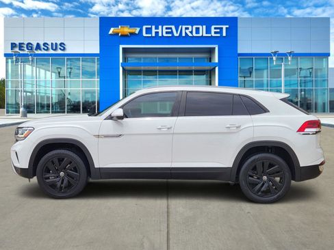 Used 2021 Volkswagen Atlas Cross Sport SE w/ Panoramic Sunroof Package FWD image 3