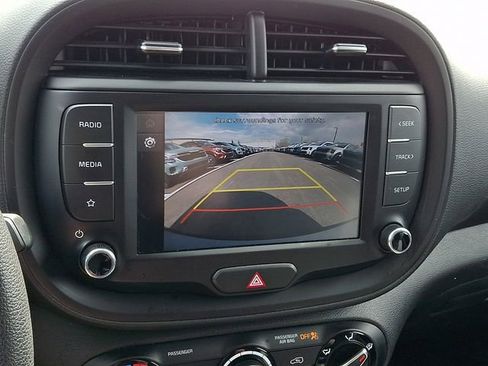 Used 2023 Kia Soul LX w/ LX Technology Package image 17