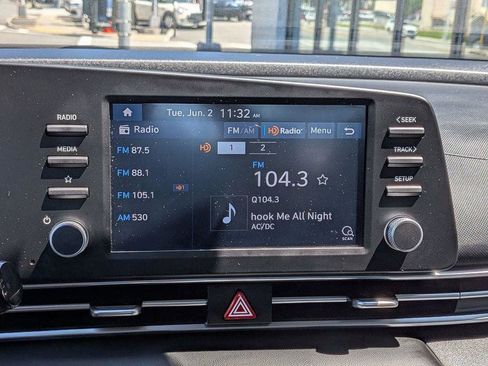 Used 2022 Hyundai Elantra SE FWD image 17