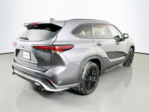 Used 2024 Toyota Highlander XSE AWD/4WD image 7