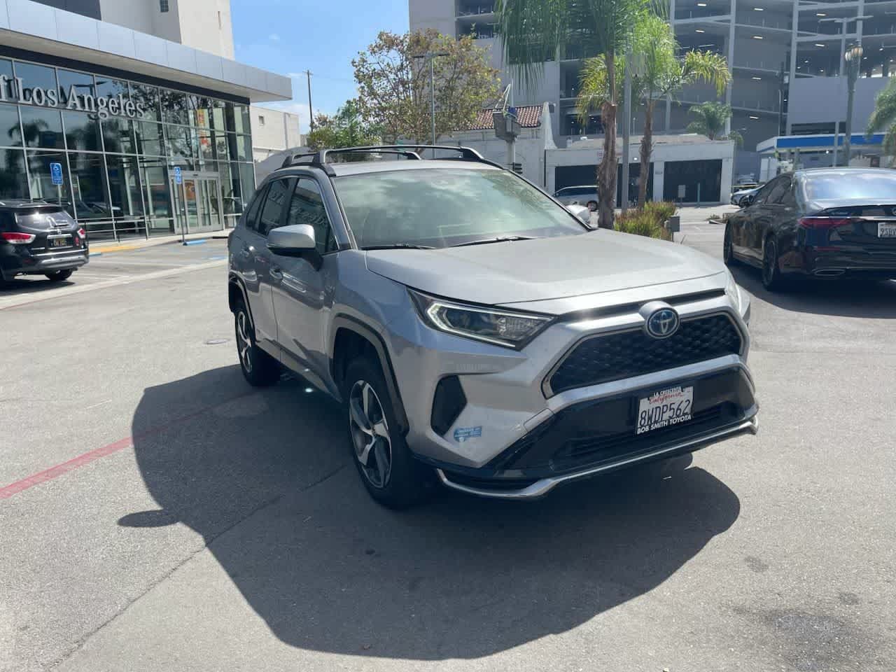 Used 2021 Toyota RAV4 SE w/ Weather & Moonroof Package AWD/4WD image 4