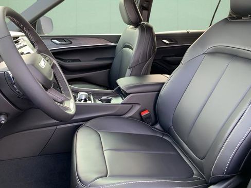 New 2025 Jeep Grand Cherokee L Limited w/ Luxury Tech Group II image 18