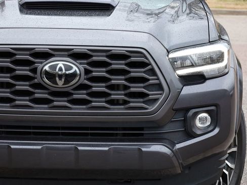 Used 2022 Toyota Tacoma TRD Sport image 16