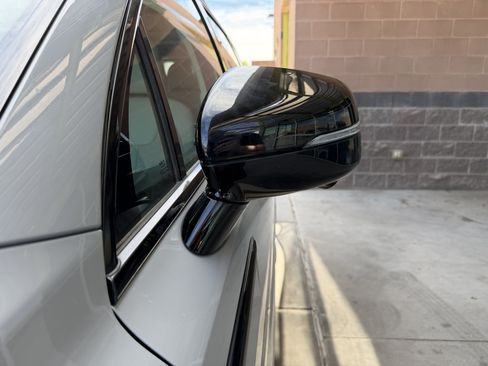 Used 2025 Kia Sorento SX AWD/4WD image 12