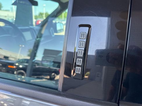 Used 2015 Ford F150 Lariat w/ Equipment Group 502A Luxury AWD/4WD image 21