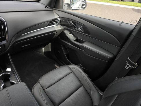 Used 2023 Chevrolet Traverse High Country FWD image 23