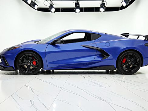 Used 2021 Chevrolet Corvette Stingray Coupe w/ 1LT RWD image 3